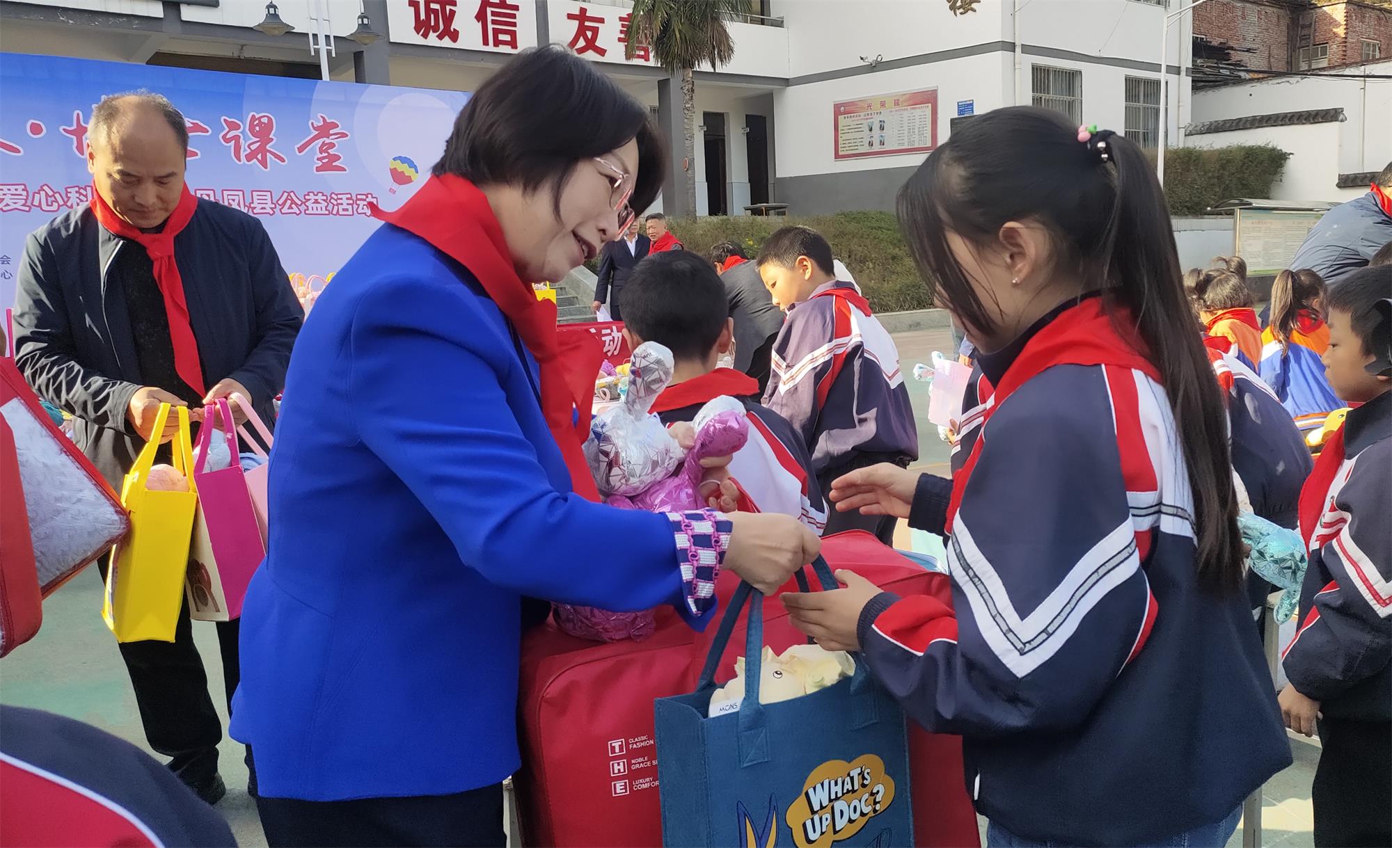 TG反波胆科技·博士课堂 关爱墟落儿童爱心科普进校园公益活动圆满完成